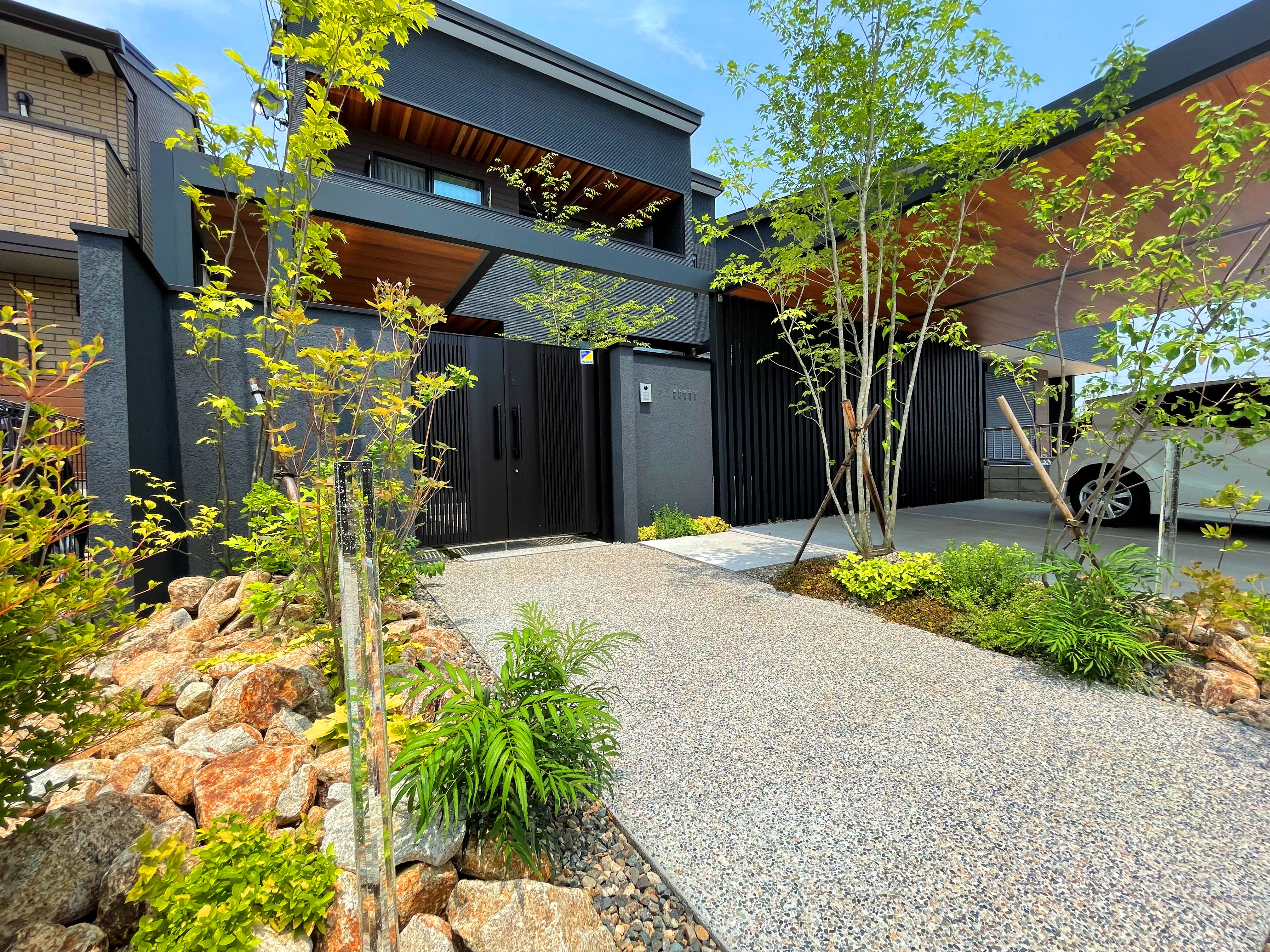 ファサードデザイン 建築にマッチするエクステリアの施工例 岡山市新築外構 Planner Blog 株式会社美興プランニング