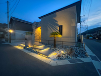 リゾートスタイル　お洒落な浮き階段アプローチ