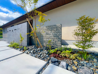 開放感あふれる外構、利便性と調和