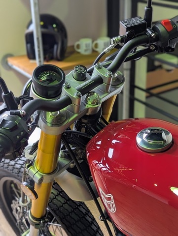 RAZORBACK 250㏄ Gloss Red