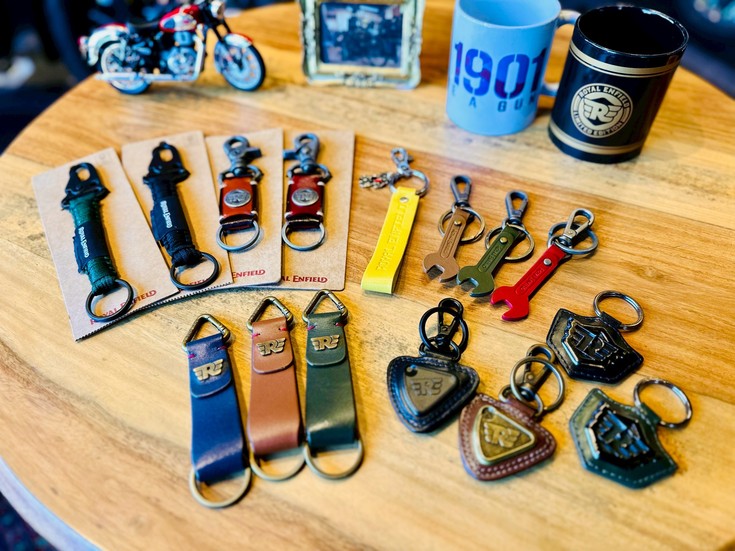  日々にそっと寄り添う、ロイヤルエンフィールドのオリジナルキーホルダーが届きました