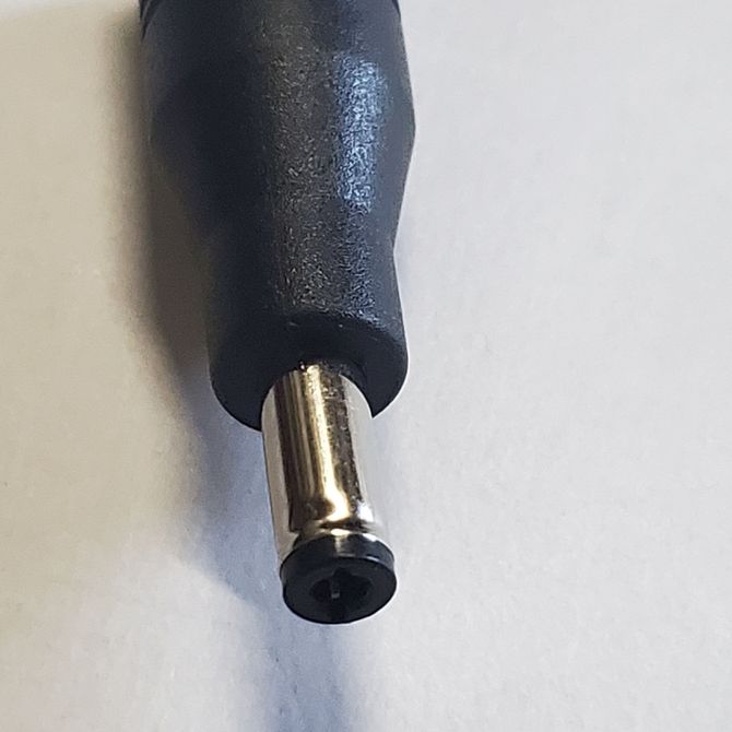 BURTLE AC10-3 アダプター付充電器 17Vから30Vまで 充電できます。