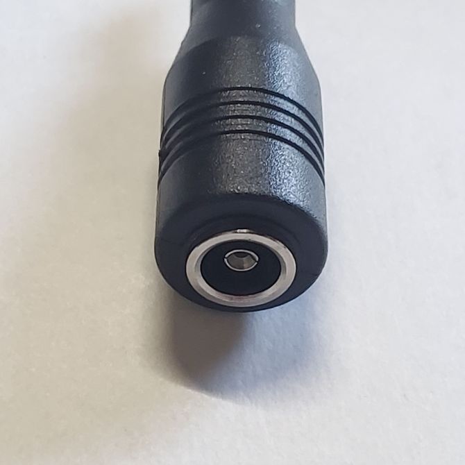 BURTLE AC10-3 アダプター付充電器 17Vから30Vまで 充電できます。